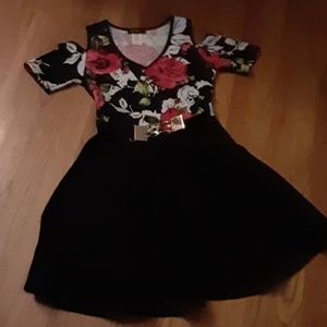 Shoulder cut out dress.